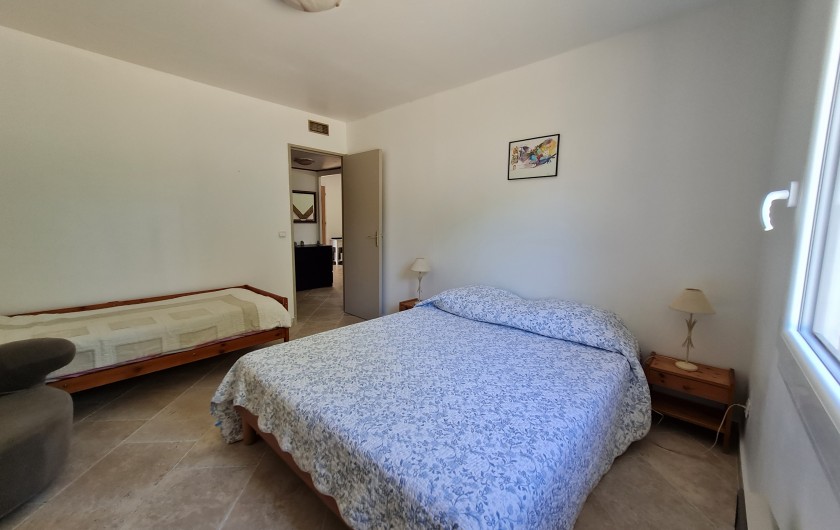 Location de vacances - Villa à Céreste - N°2)   CHAMBRE 3 PERSONNES lit 160 cm