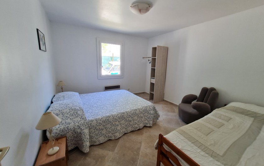 Location de vacances - Villa à Céreste - N°2)   CHAMBRE  3 PERSONNES