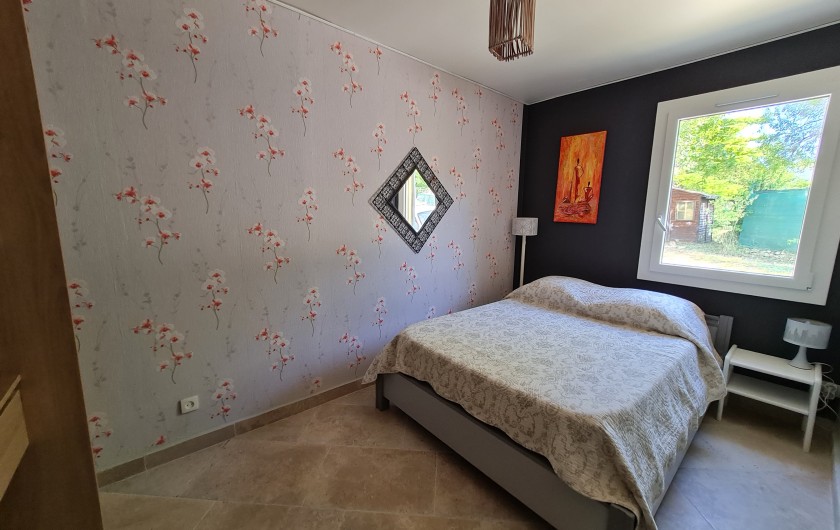 Location de vacances - Villa à Céreste - N°4) CHAMBRE lit 140cm