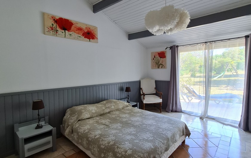 Location de vacances - Villa à Céreste - N°1)   CHAMBRE PARENTAL (douche WC et lavabo)