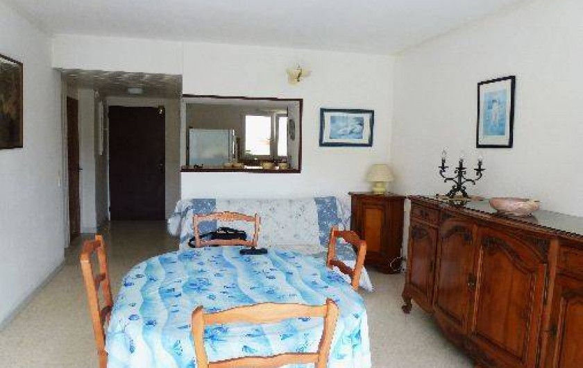 Location de vacances - Appartement à Le Lavandou - sejour et entrée