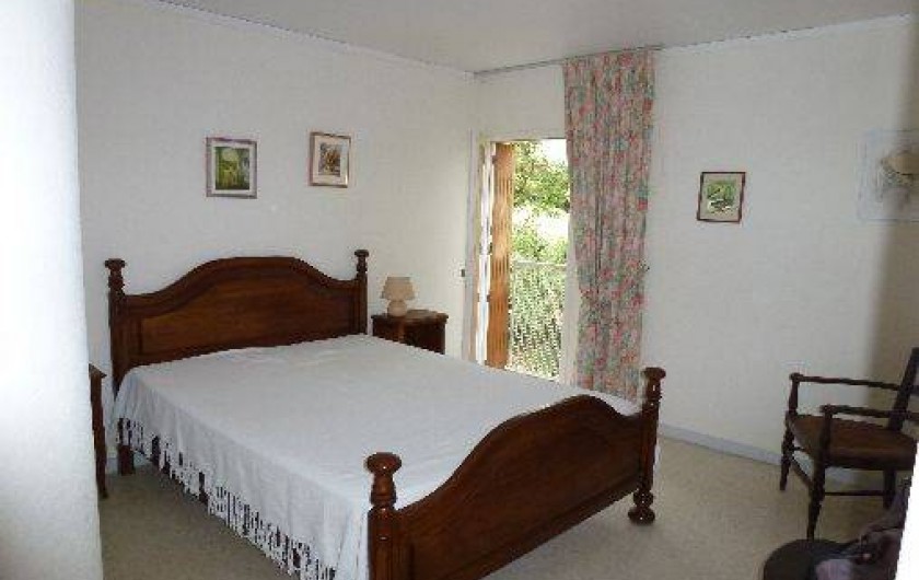 Location de vacances - Appartement à Le Lavandou - chambre spacieuse avec placard de rangement