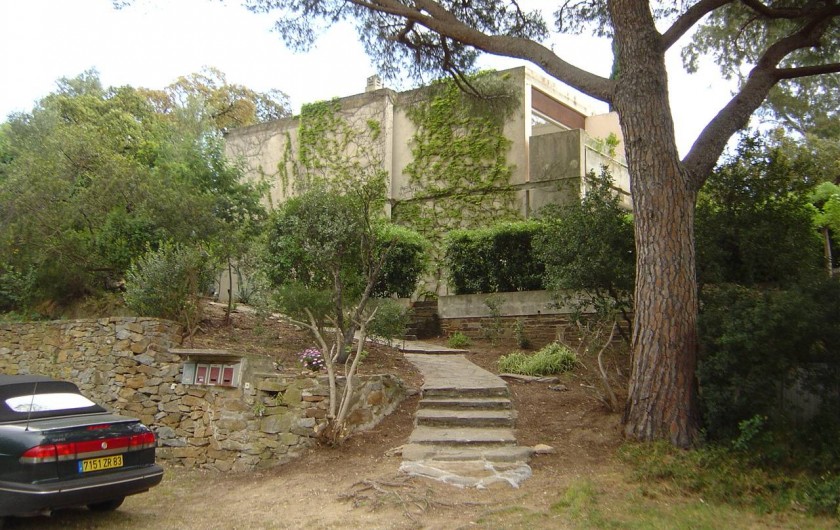 Location de vacances - Appartement à Le Lavandou - entrée et parking