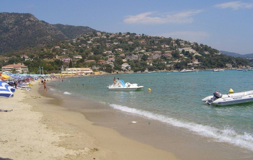 Location de vacances - Appartement à Le Lavandou - grande plage
