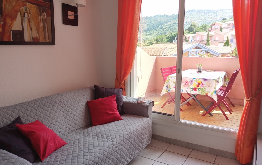 Location de vacances - Appartement à Cerbère - Séjour lumineux avec canapé convertible de qualité