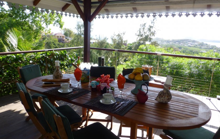 Location de vacances - Gîte à Le François - Carbet espace repas face a la mer.
