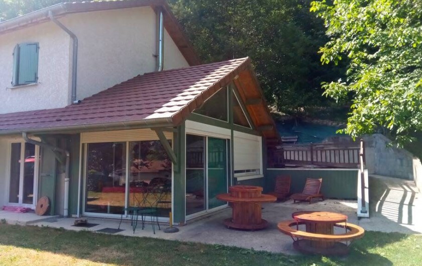 Location de vacances - Villa à Paladru - Jardin et terrasse