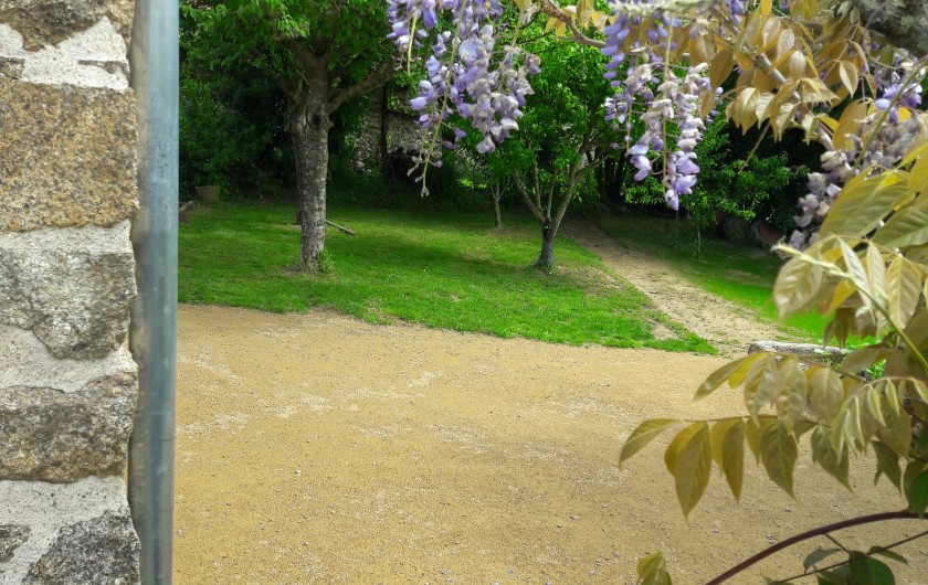 Location de vacances - Gîte à Pouzauges - Terre et pierre de granite, gouttière en zinc.