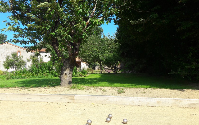 Location de vacances - Gîte à Pouzauges - Nouveauté 2021 : le terrain de pétanque.