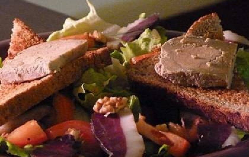 Assiette de foie gras et magret séché