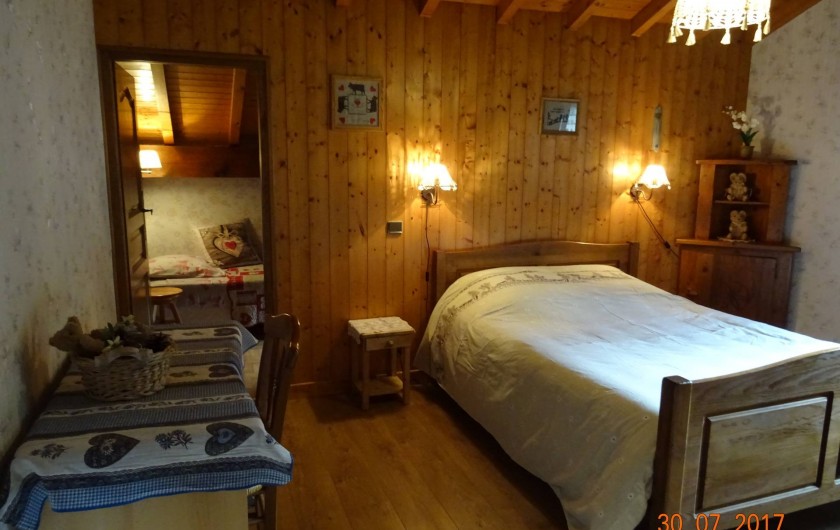 Location de vacances - Appartement à Cordon - Chambre 1 lit 140 porte communiquant  avec ch 2