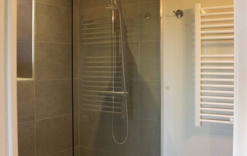 Location de vacances - Gîte à Saint-Avit-Sénieur - salle d'eau douche à l'italienne