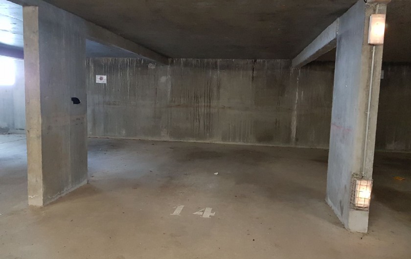 Location de vacances - Appartement à La Joue du Loup - le parking souterrain