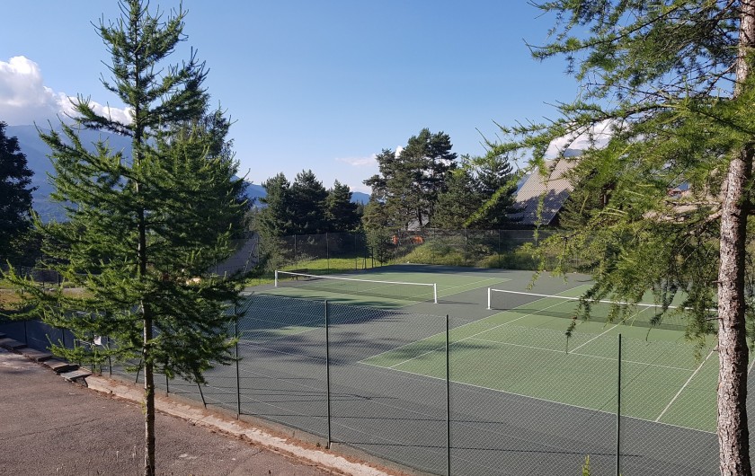 Location de vacances - Appartement à La Joue du Loup - Tennis