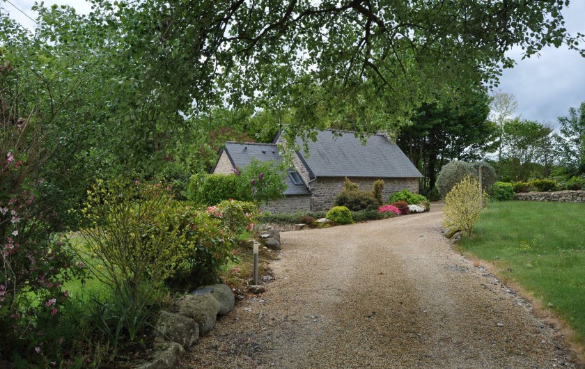 Location de vacances - Gîte à Lanvellec - Ty Nevez dans son écrin de verdure