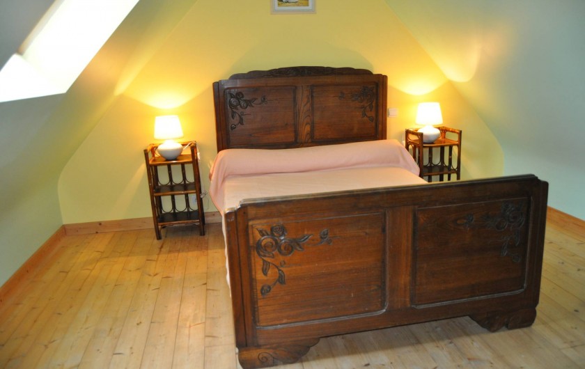 Location de vacances - Gîte à Lanvellec - Ty Nevez - chambre lit 2 personnes + lit bébé parapluie