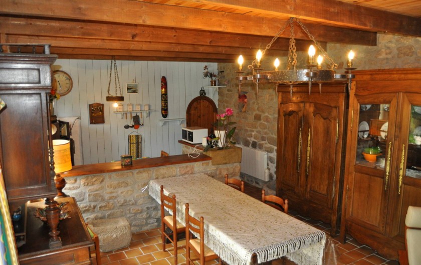 Location de vacances - Gîte à Lanvellec - Ty Coz - séjour rustique avec meubles bretons