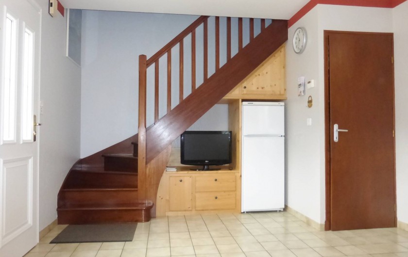 Location de vacances - Gîte à Esquièze-Sère - Entrée intérieure  coin TV