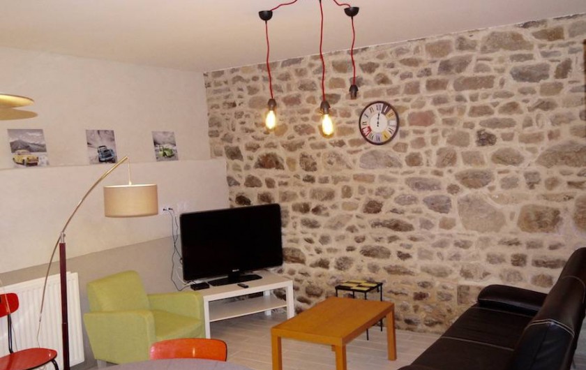 Location de vacances - Gîte à Bécherel - Salon avec téléviseur et borne wifi