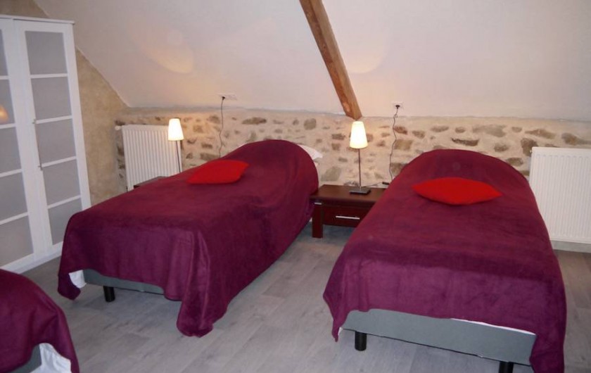 Location de vacances - Gîte à Bécherel - chambre 2 avec 3 lits simples ou 1 lit double et 1 lit simple
