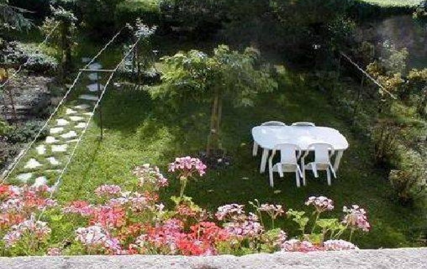 Location de vacances - Gîte à Bergheim - le jardin, l'arbre a bien grandi !