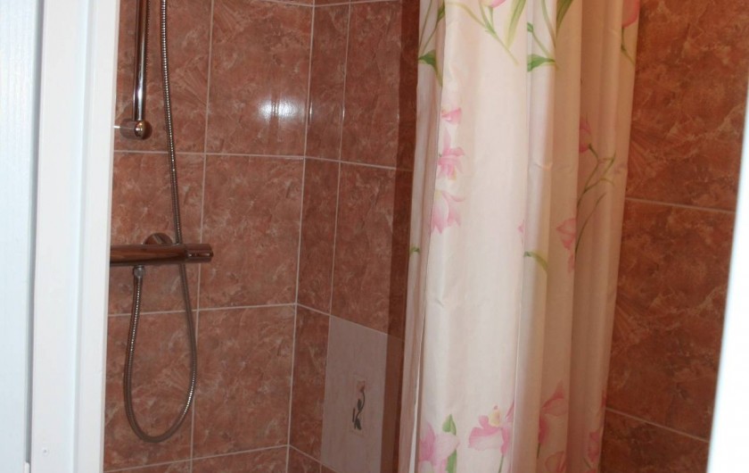 Location de vacances - Gîte à Bligny-lès-Beaune - Douche avec lavabo