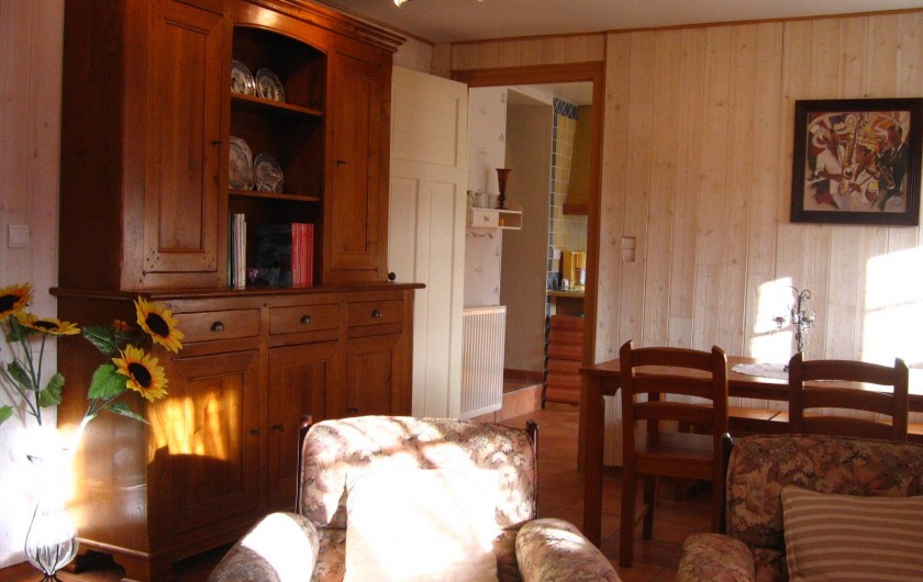 Location de vacances - Appartement à Argelès-Gazost - salle à manger au fond porte sur la cuisine