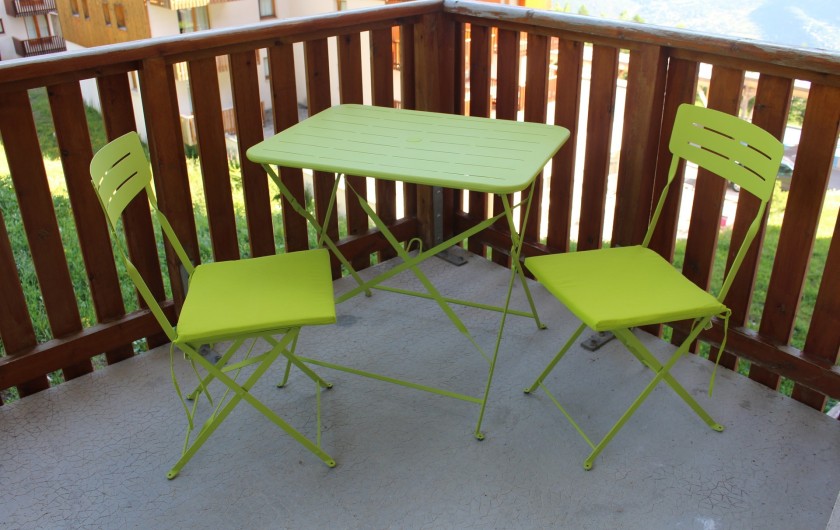 Location de vacances - Appartement à Puy-Saint-Vincent - Le petit "bistrot" sur le balcon
