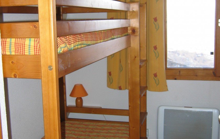 Chambre 2 avec 2 lits superposés