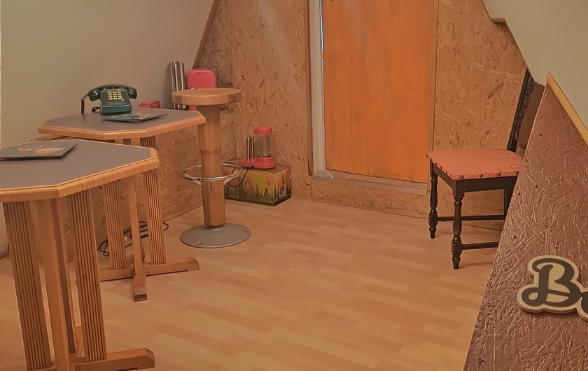 Location de vacances - Chambre d'hôtes à Sainte-Marie-aux-Mines - ou sur des tabouret de BAR avec musique ...ambiance ++ jeune!!!!!!!!