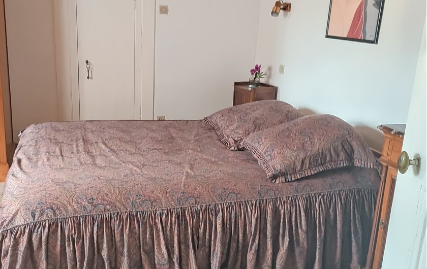 Location de vacances - Chambre d'hôtes à Sainte-Marie-aux-Mines - la chambre est  coquette ,bien éclairée et spacieuse.....