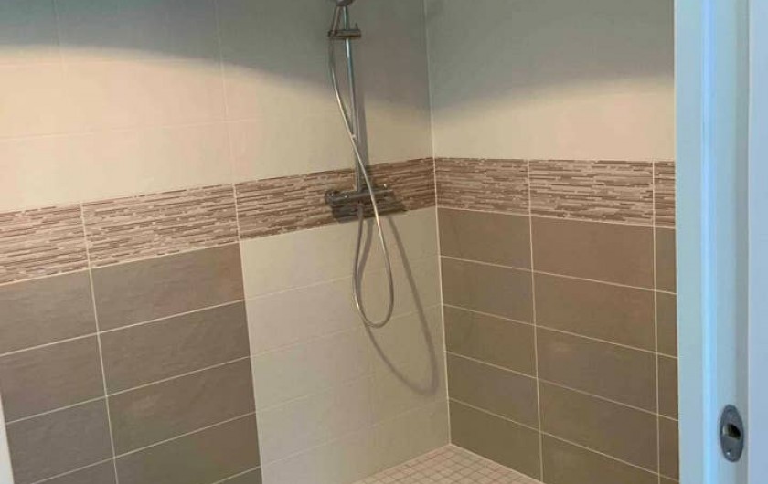 Location de vacances - Gîte à Seigy - La douche pour personne à mobilité réduite