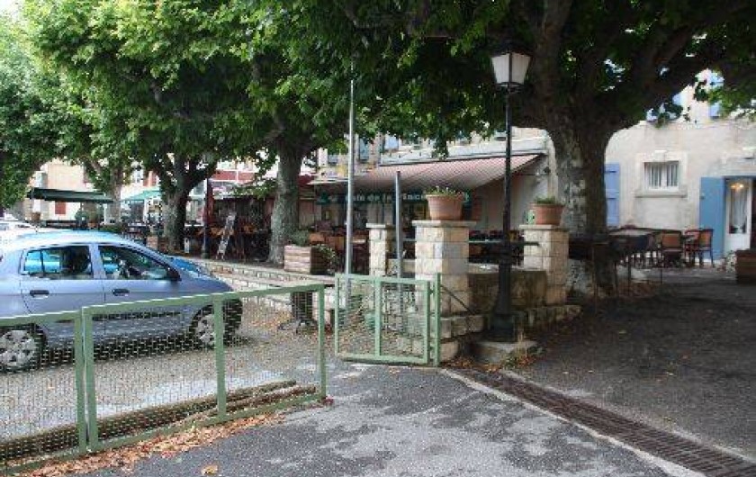 Location de vacances - Villa à Saint-Étienne-les-Orgues - Place du village