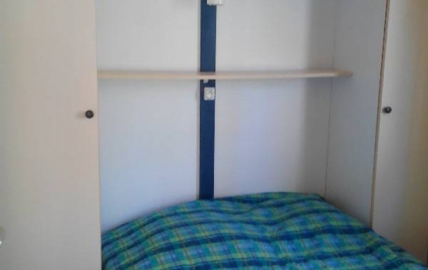 Location de vacances - Camping à Palisse - Chambre avec un lit double