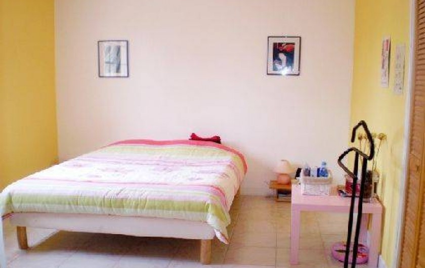 Location de vacances - Appartement à Éguilles - chambre de 15 m2, lit de 140 x 190, Placard de rgt pour Mme & placard Mr .