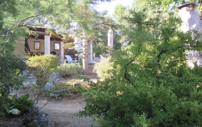 Location de vacances - Appartement à Éguilles - Des allées où l'on agréables !