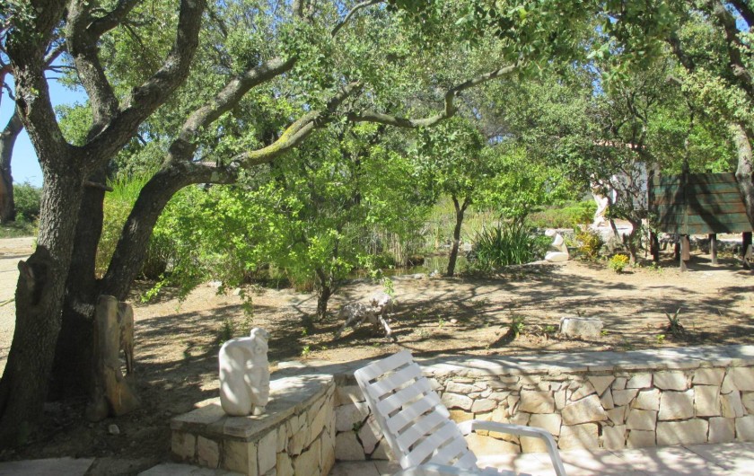 Location de vacances - Appartement à Éguilles - Un jardin où il fait bon vivre ! Soyez les bienvenus... Amanda et Jean-Pierre