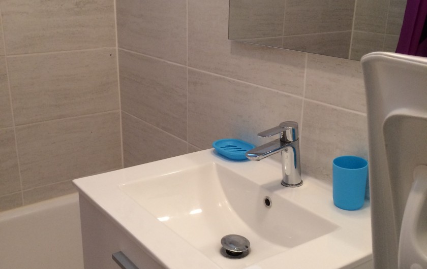 Location de vacances - Appartement à Argelès-sur-Mer - SALLE DE BAIN AVEC LE LAVE LINGE