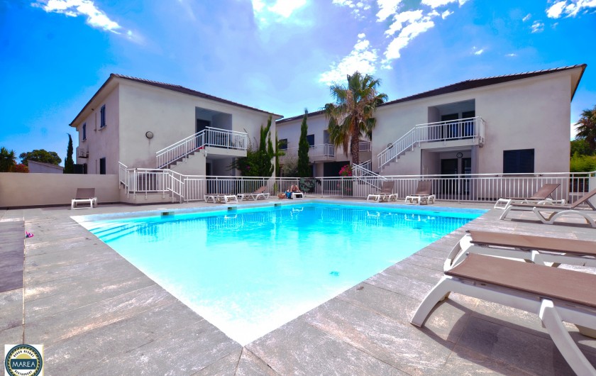 Location de vacances - Appartement à Santa-Lucia-di-Moriani - La piscine