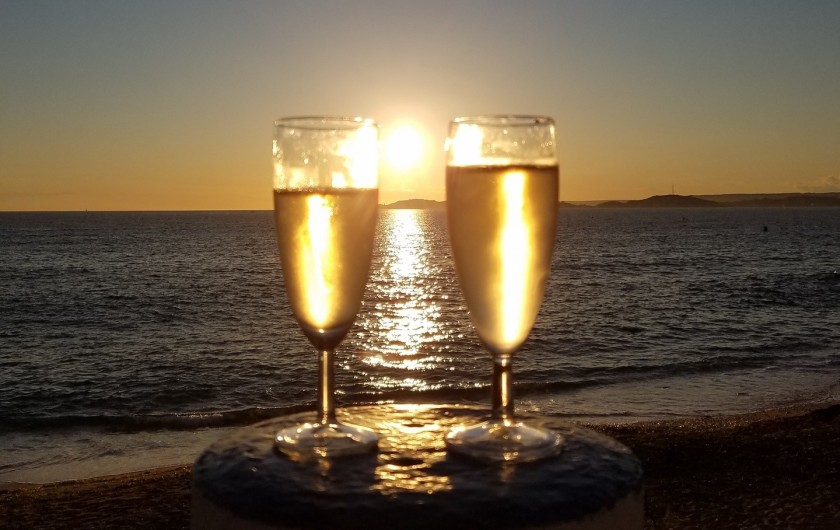 Location de vacances - Studio à Marseille - Coucher de soleil depuis la terrasse