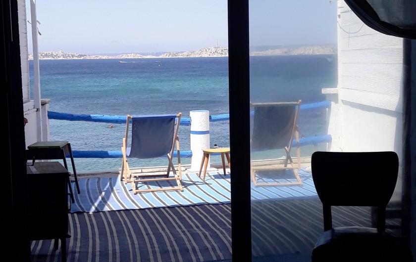 Location de vacances - Studio à Marseille - Vue de la terrasse depuis l'intérieur du cabanon