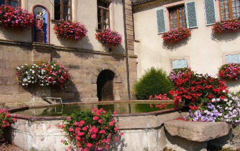Location de vacances - Gîte à Gueberschwihr - Gueberschwihr, ses ruelles pavées, ses fontaines fleuries