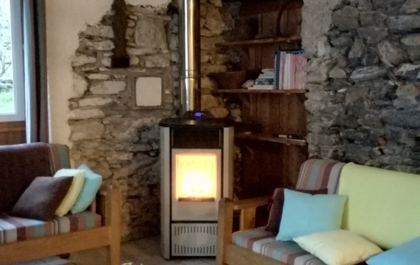 Location de vacances - Gîte à Laruns - Salon, télé , poêle à granulés