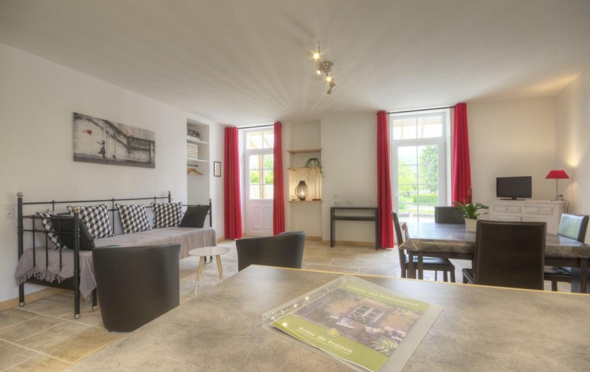 Location de vacances - Gîte à Darcey - Cuisine / Salon / Séjour