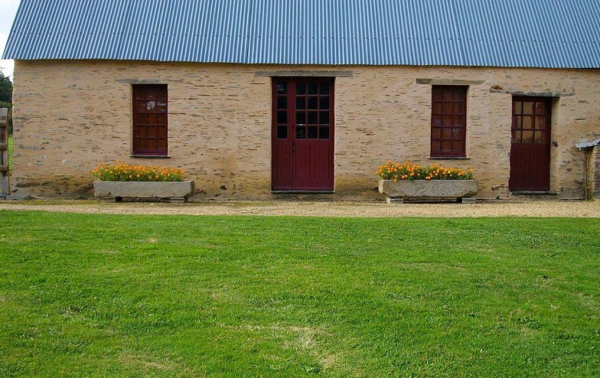 Location de vacances - Gîte à Noyant-la-Gravoyère - façade