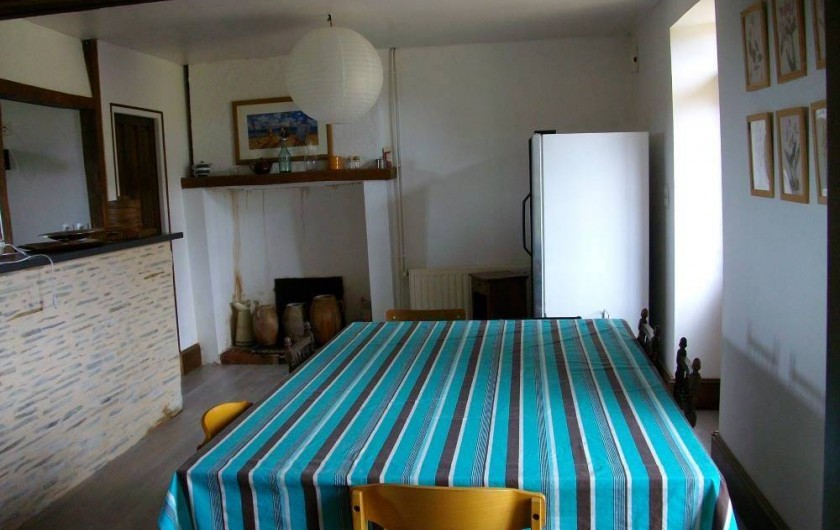 Location de vacances - Gîte à Noyant-la-Gravoyère - Salle à manger
