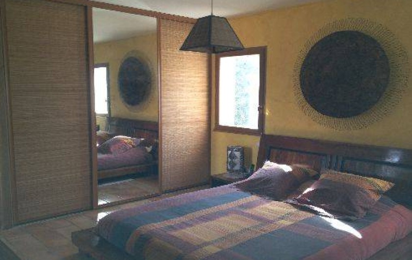 Location de vacances - Maison - Villa à Ensuès-la-Redonne - CHAMBRE A ETAGE AVEC LIT EN 160 ET SOLARIUM