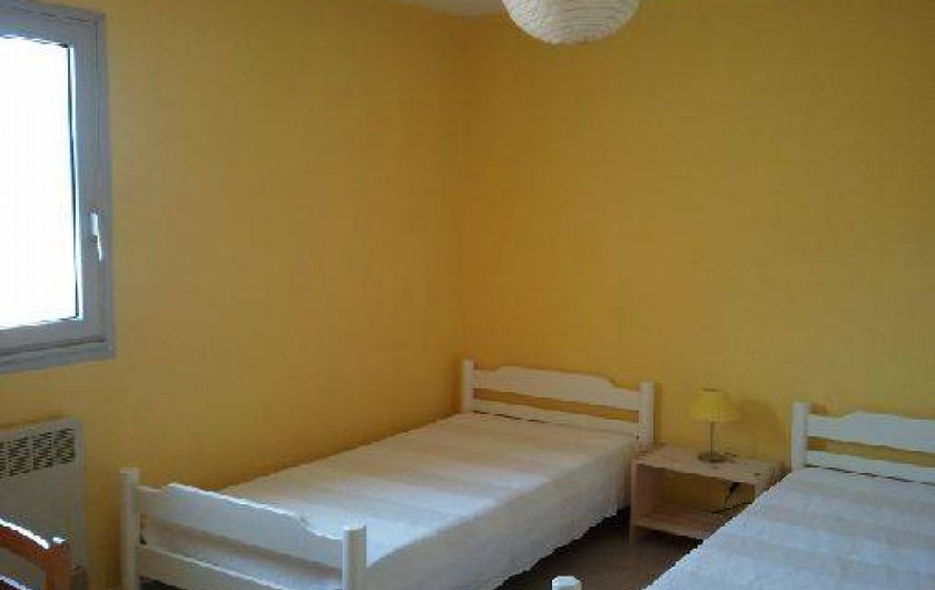 Location de vacances - Villa à Portiragnes - Villa C, chambre deux lits simples au premier étage, côté nord.