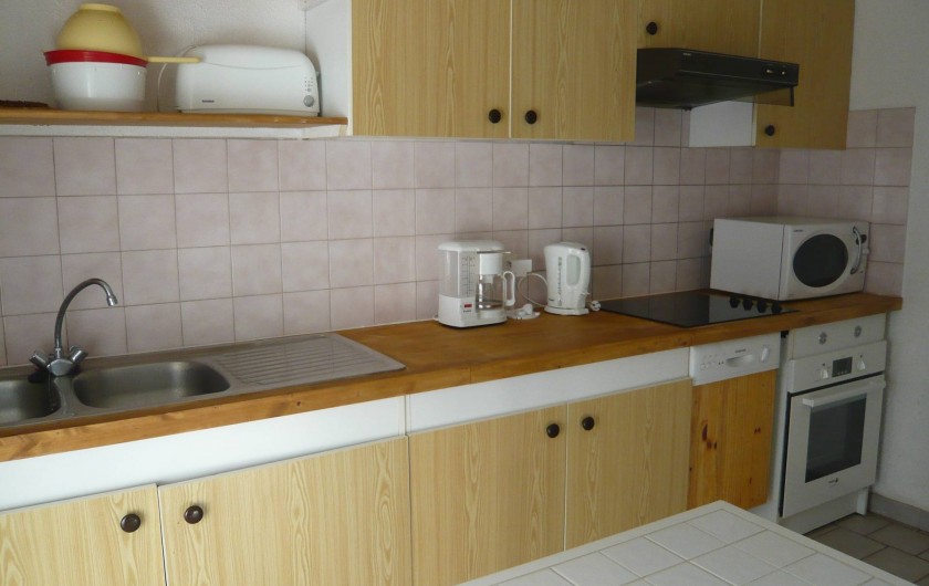 Location de vacances - Villa à Portiragnes - Villa C, vue de la cuisine (avec terrasse) côté sud