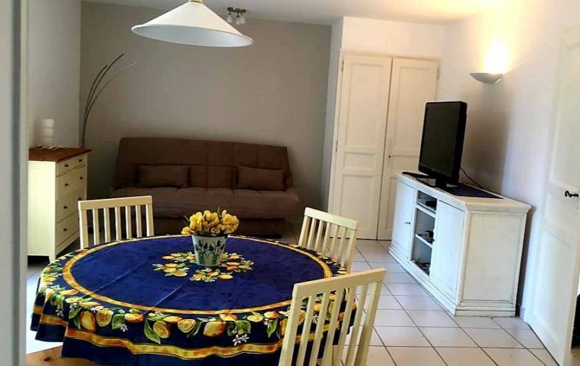 Location de vacances - Villa à Sainte-Maxime - le salon / salle à manger